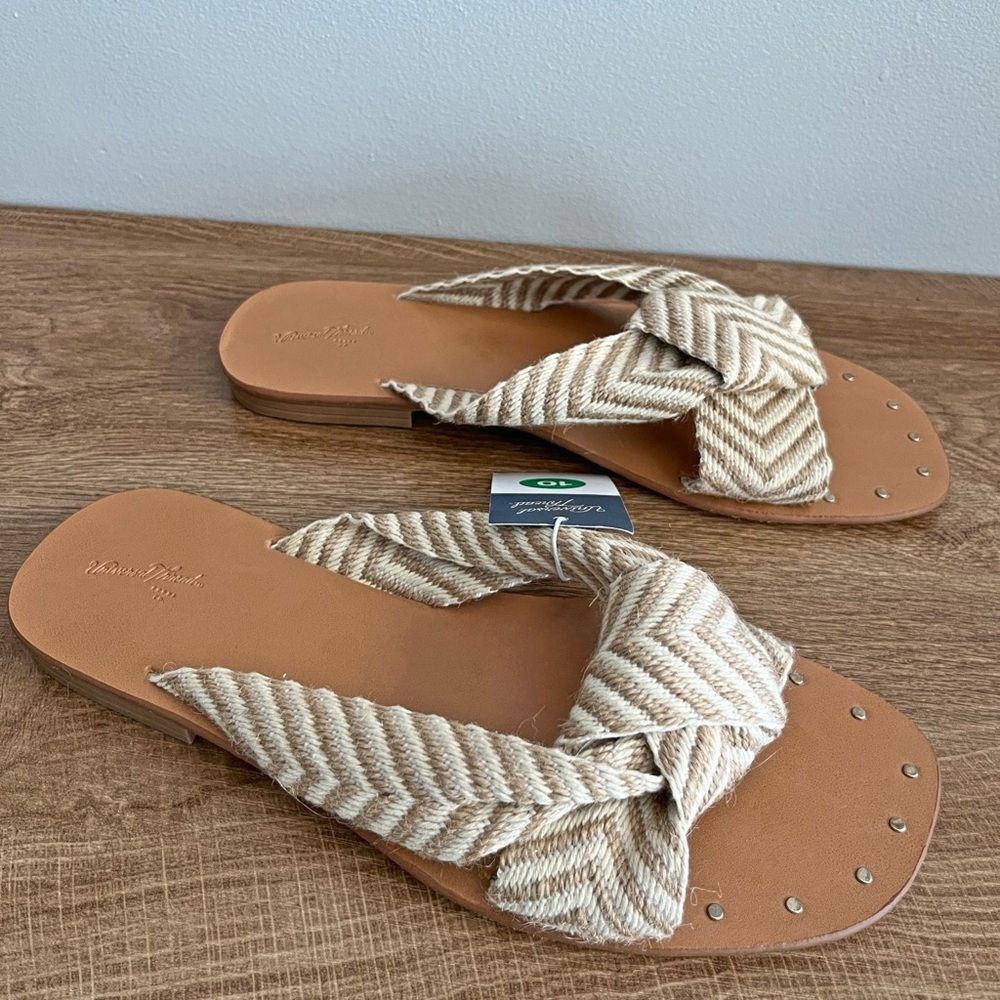 Universal Thread Tan Louise Sandals Size 10 New with Tags Braided Strap Slides